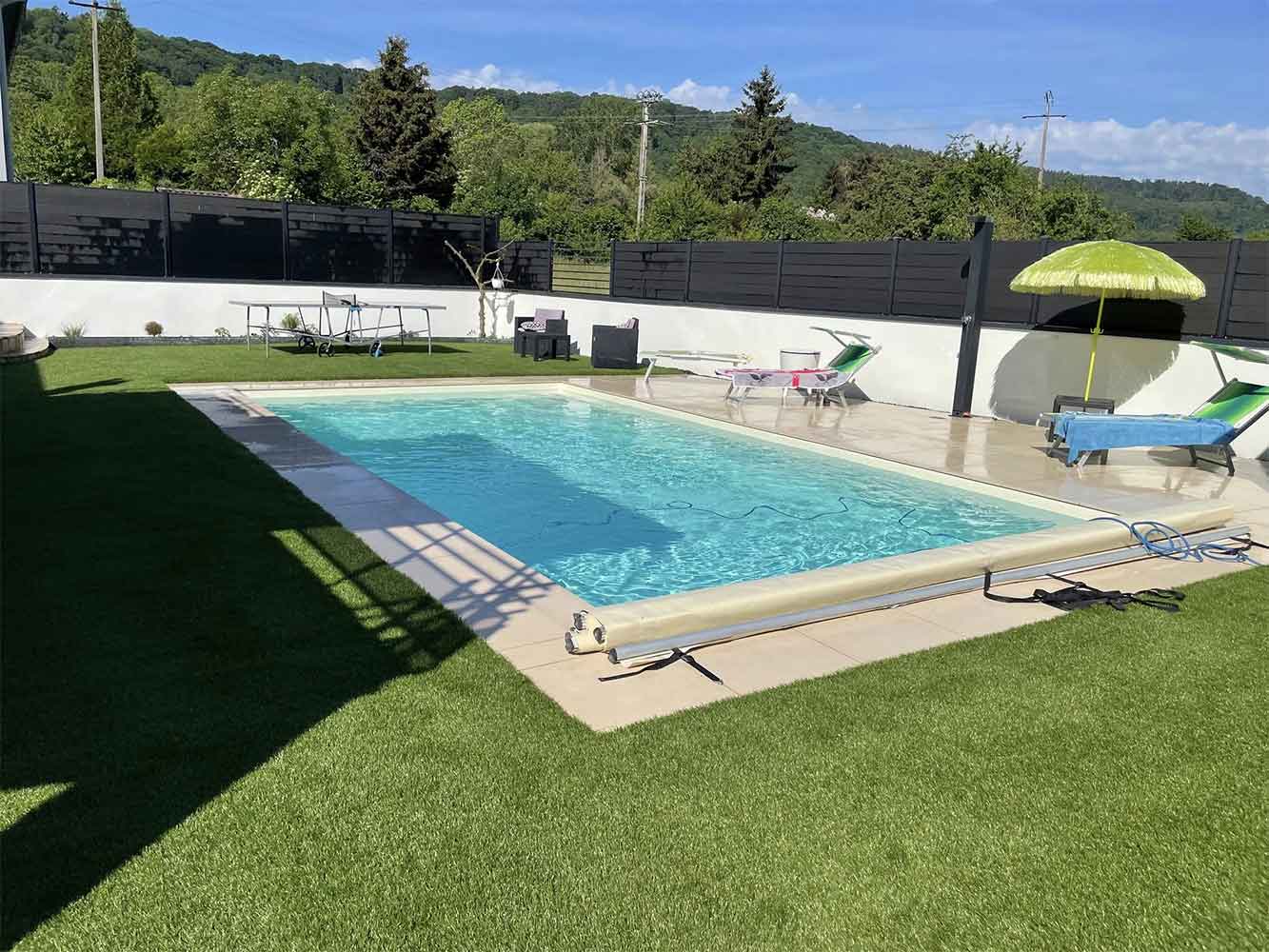 Nos gazons s'adaptent à toutes les piscines
